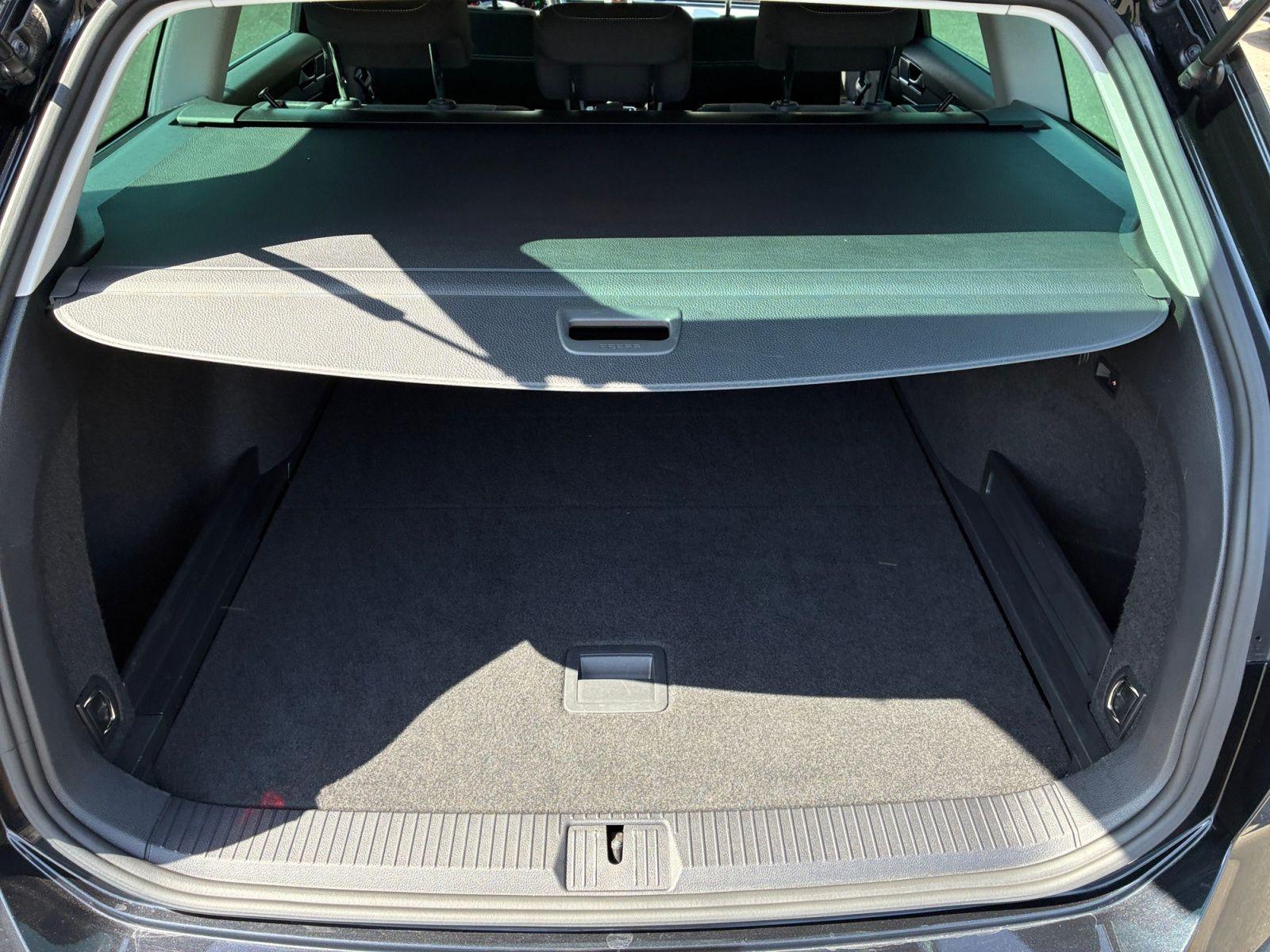 Volkswagen Passat Variant Business 1.5 TSI DSG / Navi, AHK