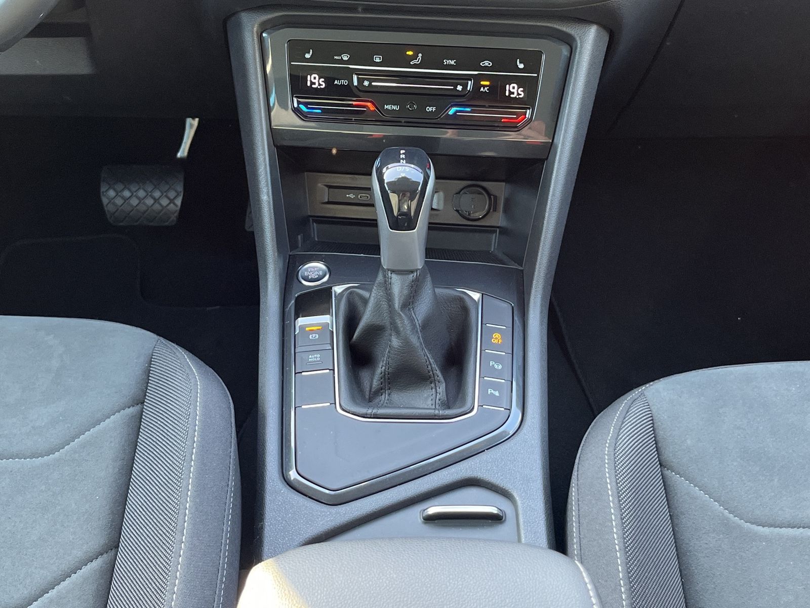 Fahrzeugabbildung Volkswagen Tiguan 1.5 TSI DSG*Elegance*SHZ*LHZ*IQ-Light**