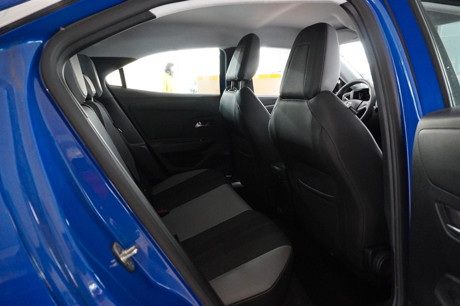 Fahrzeugabbildung Opel Mokka ELEGANCE 1.2T NAVI/LED/KAMERA/SPORT/SH/DAB