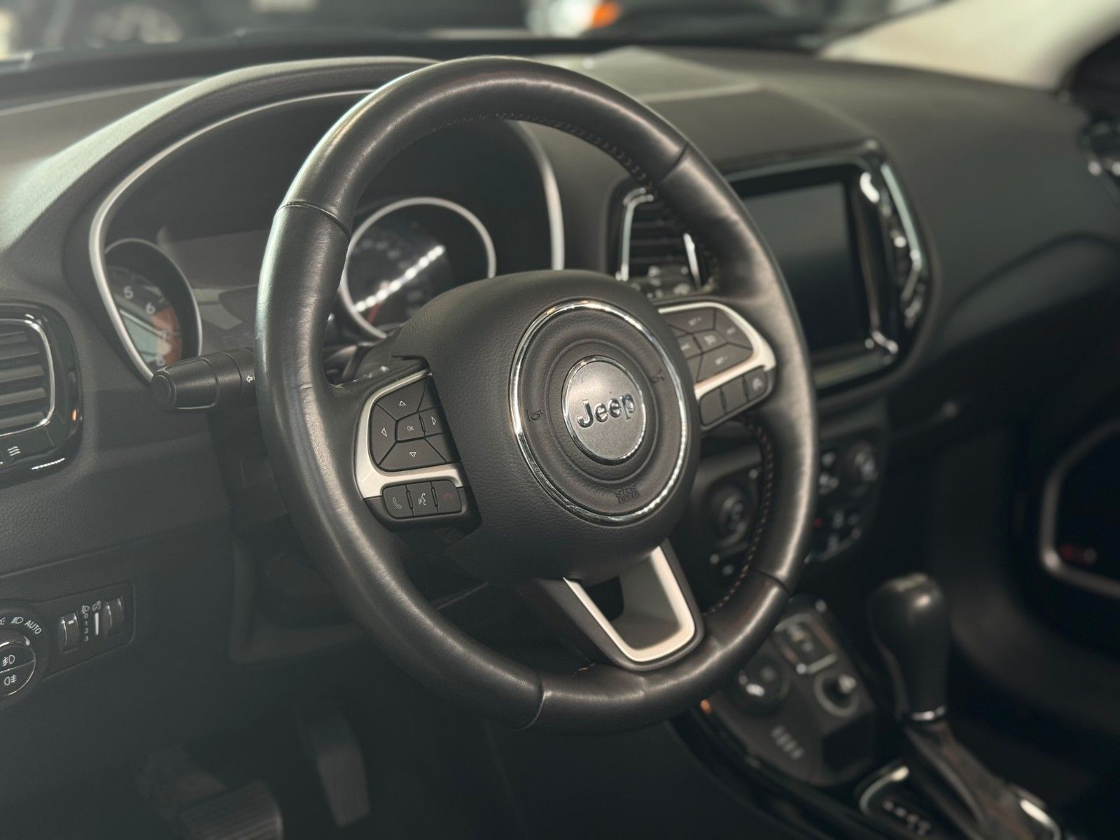 Fahrzeugabbildung Jeep Compass Limited 4WD DAB+ Xenon Beats Navi