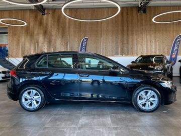 Volkswagen Golf VIII Lim. Life *FAHRSCHULAUTO*LED*AHK*ACC*