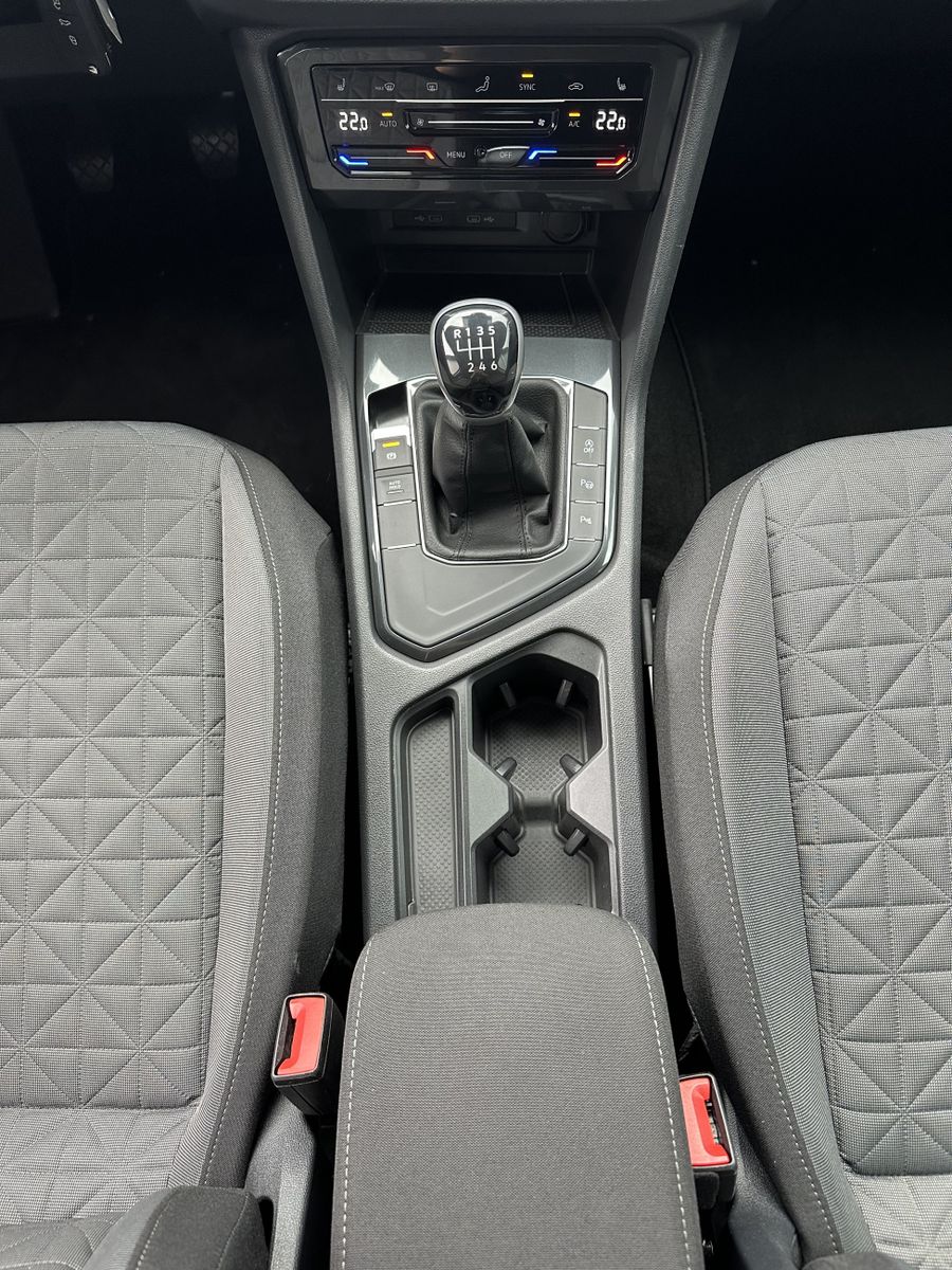 Fahrzeugabbildung Volkswagen Tiguan 2.0 TDI Life NAV+LED+ACC+DAB+17ZO+1HD+PP