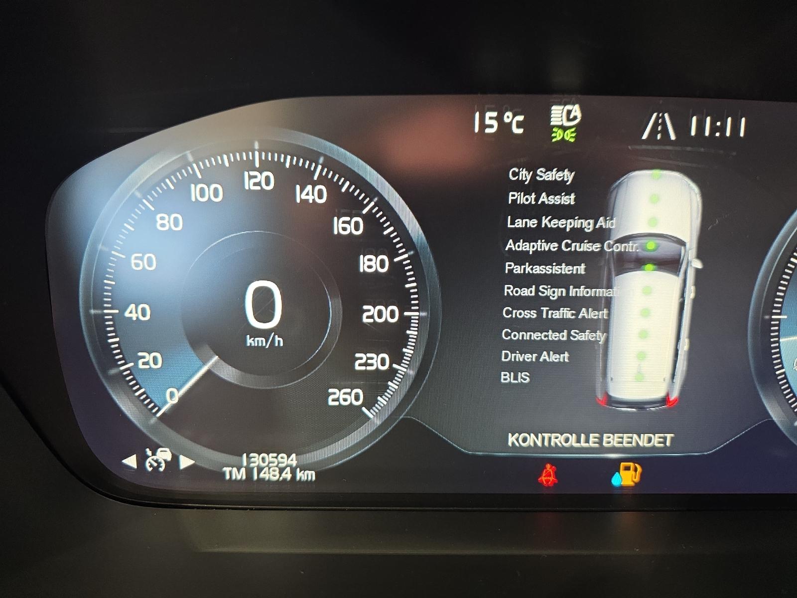 Volvo XC90 D5 Momentum AWD AHK Pano FourC 360° WinterP