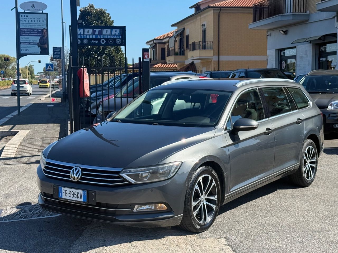Volkswagen Passat - 1