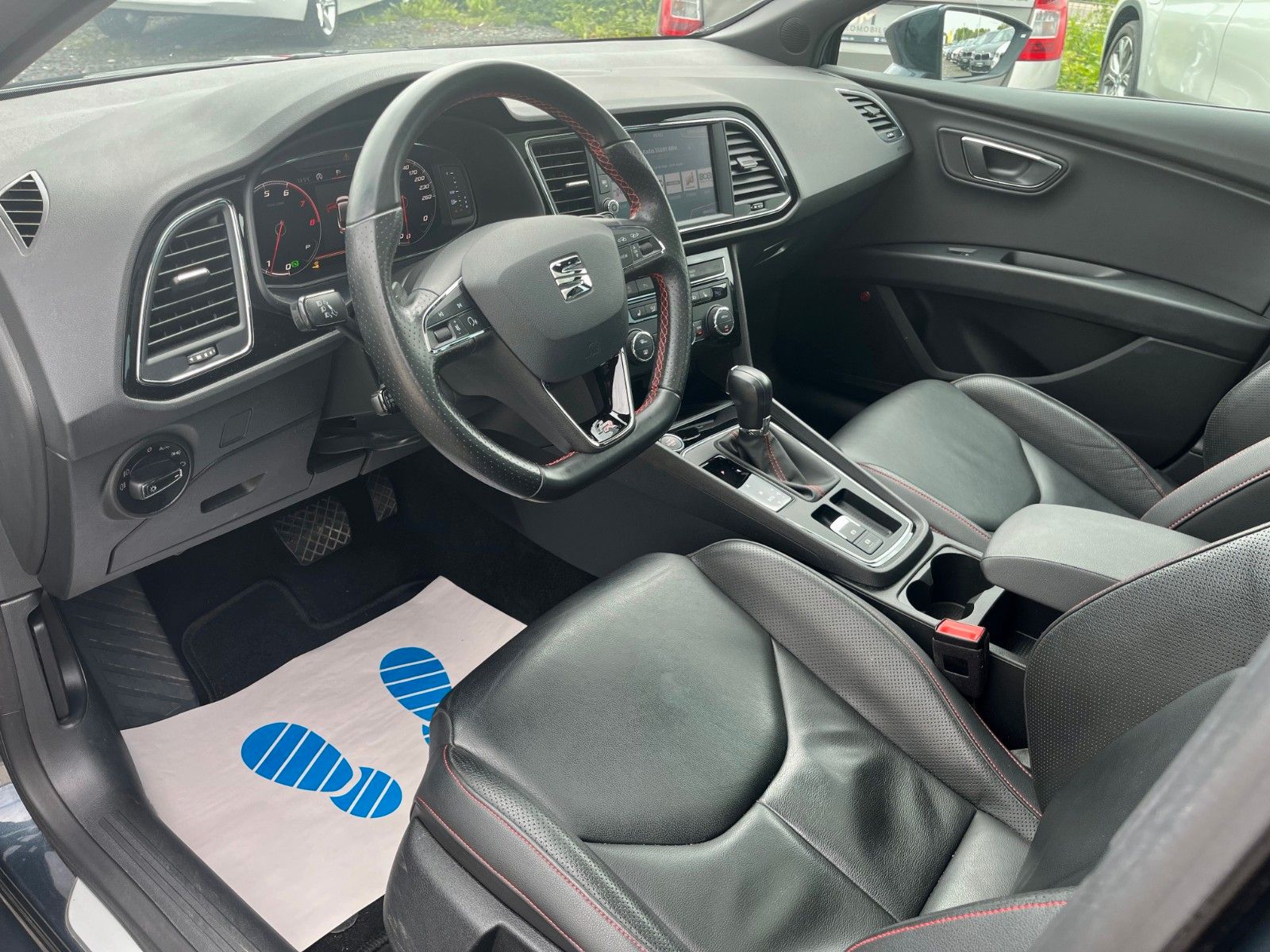 Fahrzeugabbildung SEAT Leon 2.0 ST FR SPORT DSG Navi Leder Pano LED KAM