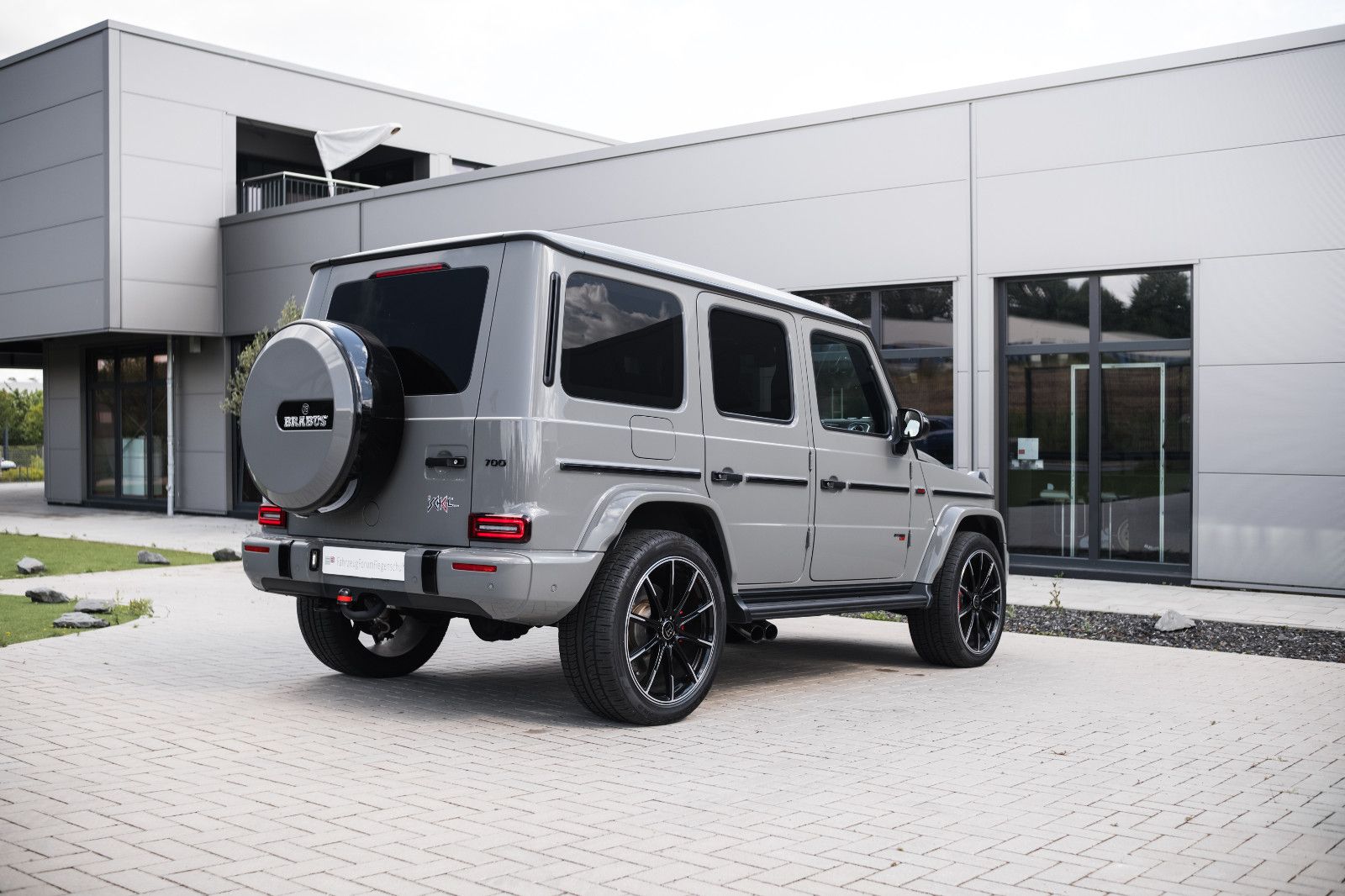 Fahrzeugabbildung Mercedes-Benz G 63 AMG -Brabus 700-Sonderfarbe-Burmester