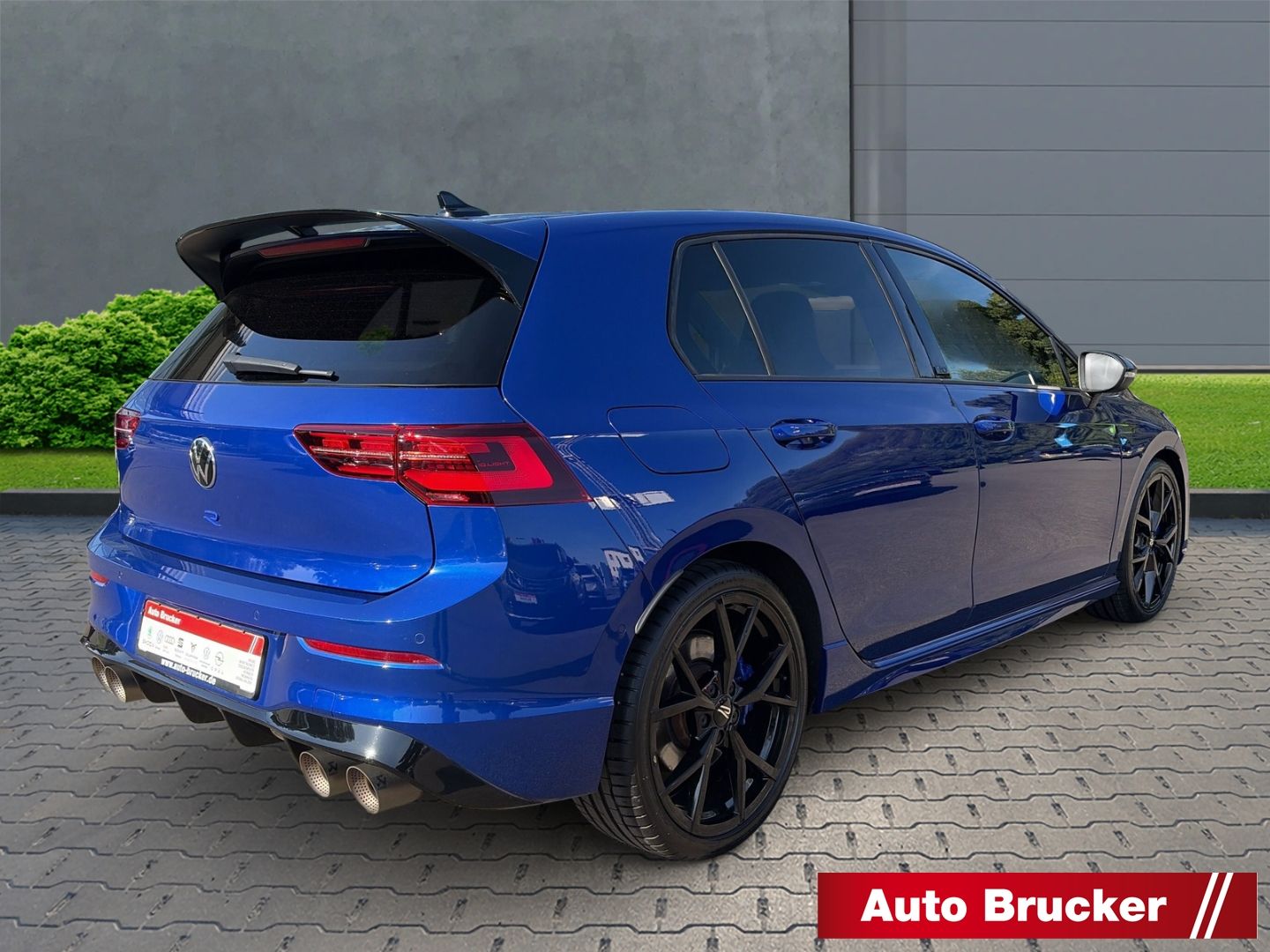 Volkswagen Golf VIII R 20 Years 4M 2.0 TSI AKRAPOVIC MATRIX foto 5