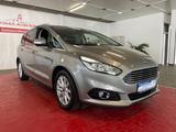 Ford S-MAX Titanium - 7  Sitzer - silberne Ford S-Max