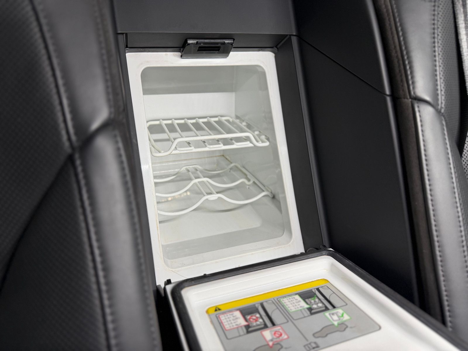 Fahrzeugabbildung Audi S8 4.0 TFSI quattro plus |KERAMIK|CARBON|MASSAGE
