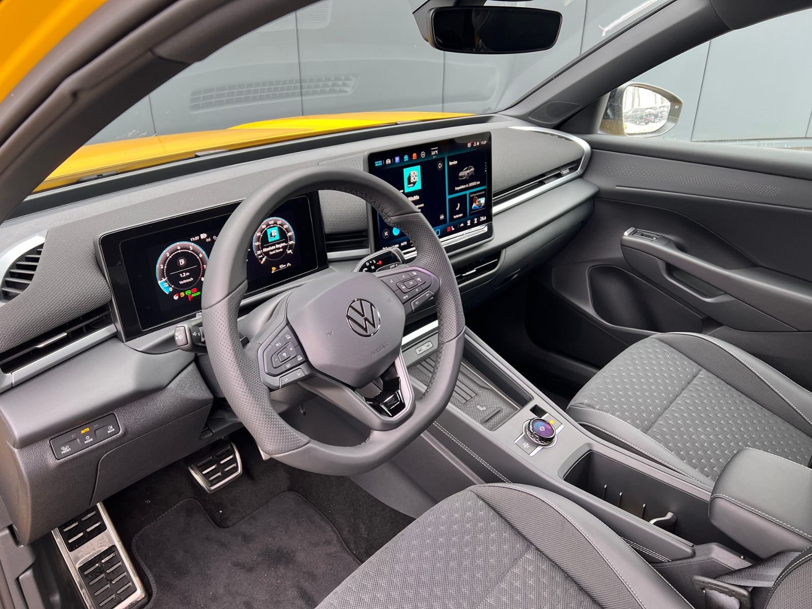 Fahrzeugabbildung Volkswagen T-Roc R-Line 1.5 eTSI DSG *Neues Modell, AHK, Bl