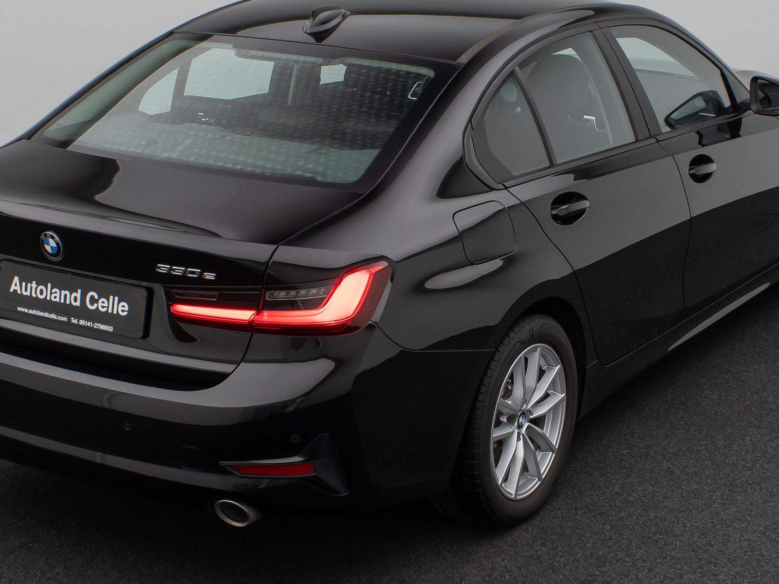 Fahrzeugabbildung BMW 330e ACC Alarm DAB CockpitPr HiFi PDC WLAN Sport