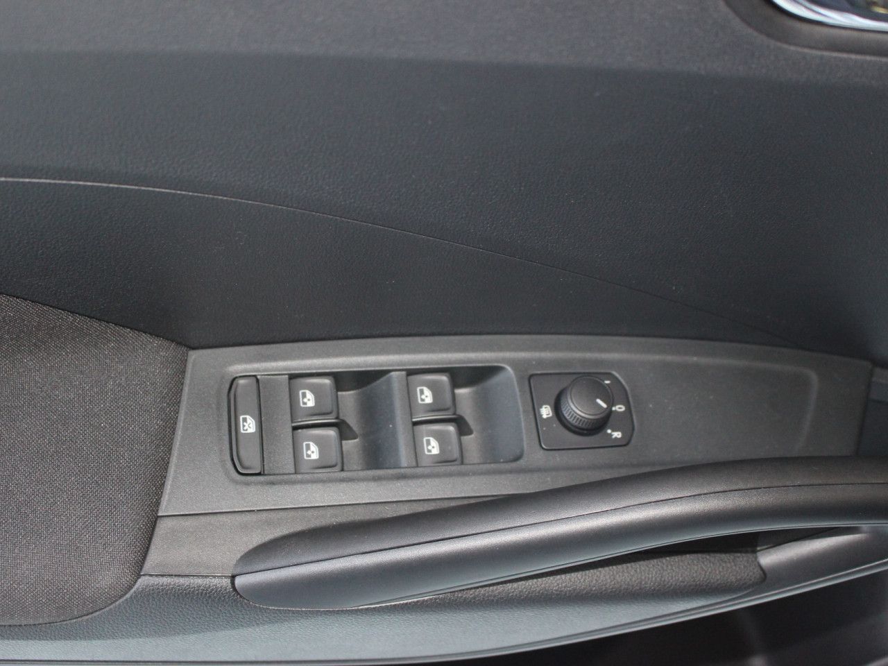 Fahrzeugabbildung SKODA Fabia 1.0 TSI Selection RFK/PDC/APP/beheizbare