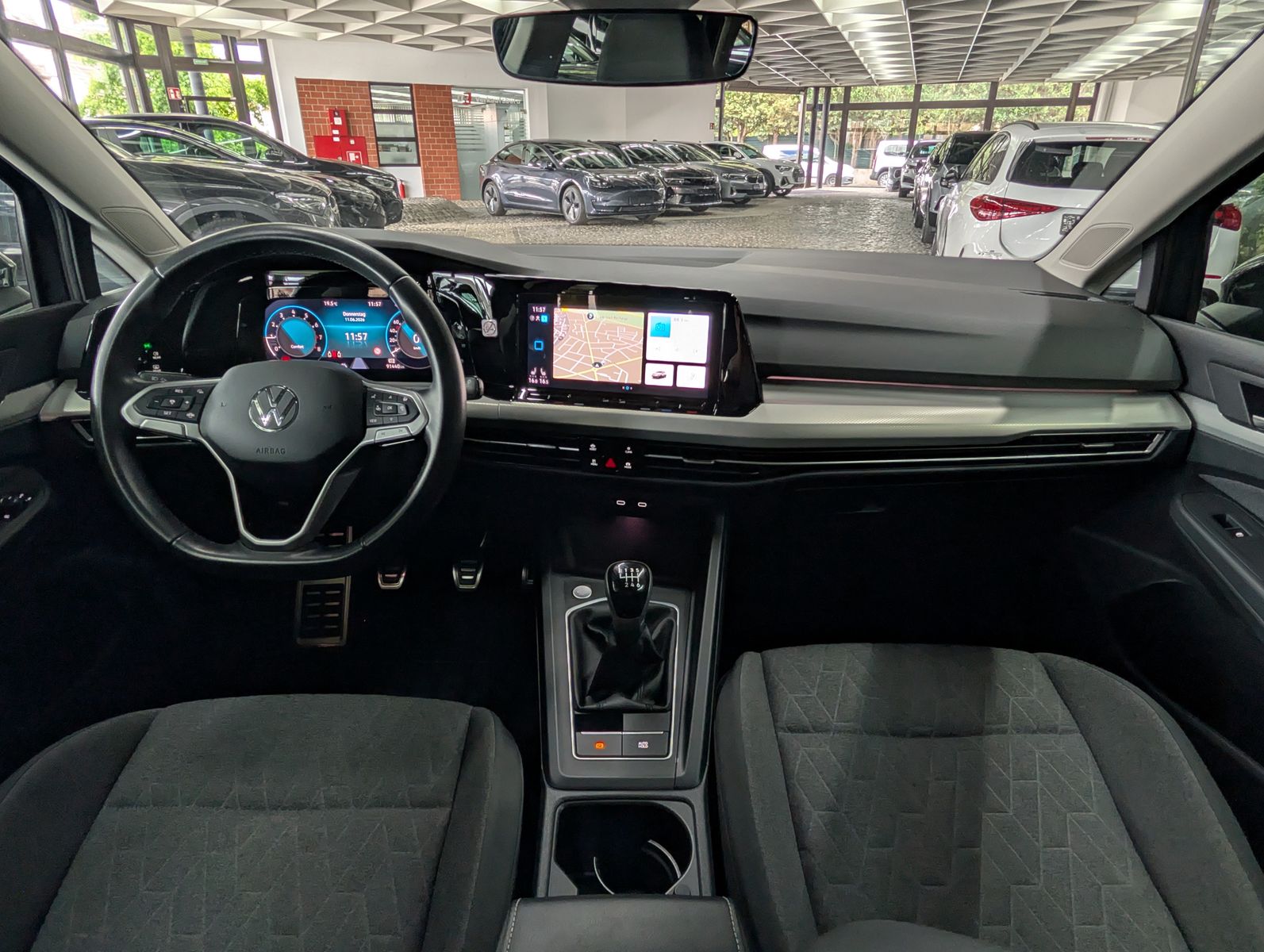 Fahrzeugabbildung Volkswagen Golf Move 1.5 TSI ACC LED SHZ VIRT AMBI APP BHL