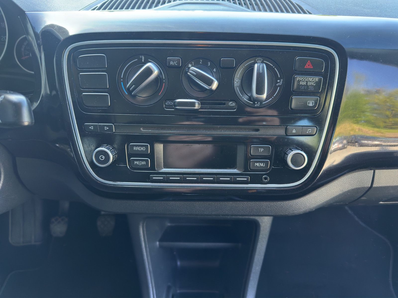 Fahrzeugabbildung Volkswagen up! cheer up! KLIMA 4-TÜRIG AUS 1.HAND