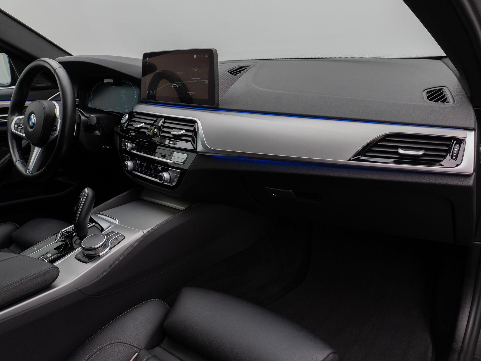 Fahrzeugabbildung BMW 530d xD M Sport Laser Kamera HUD DAB H/K Komfort
