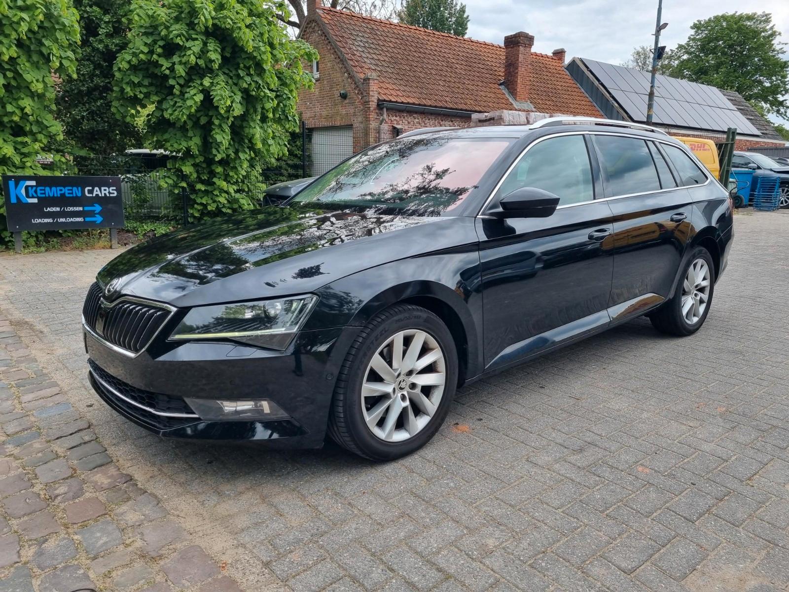 Skoda Superb 1.6 TDI DSG Leder Navi Led Combi Style