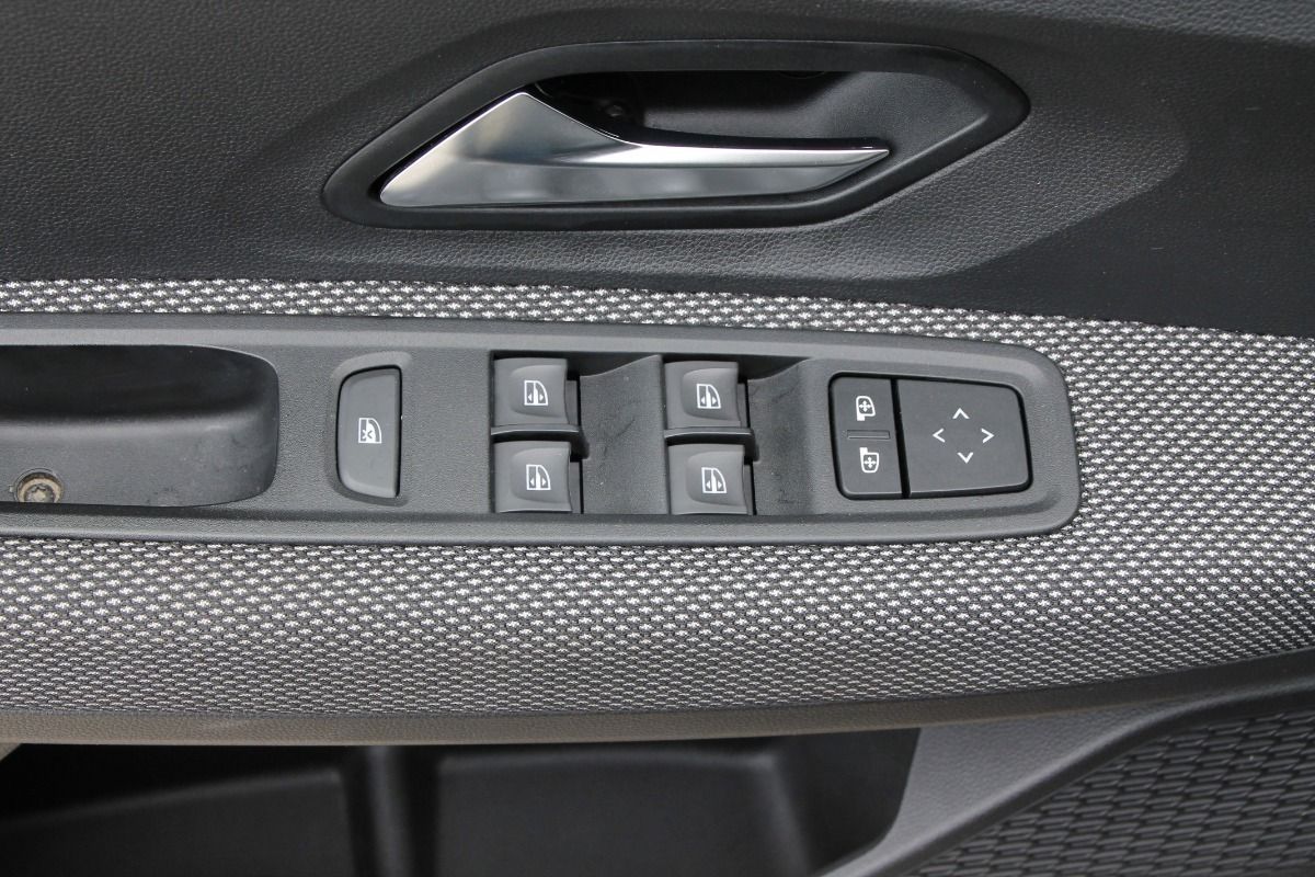 Fahrzeugabbildung Dacia Jogger Comfort TCe 110 7-Sitzer
