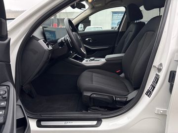 BMW 320d xDrive Limousine HiFi DAB LED Klimaaut.
