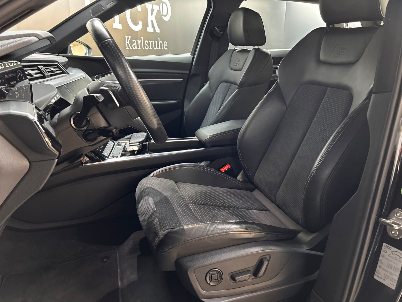 Fahrzeugabbildung Audi e-tron 55 Quat 2X S LINE SPORT LED+NAVI+B&O+KAM+