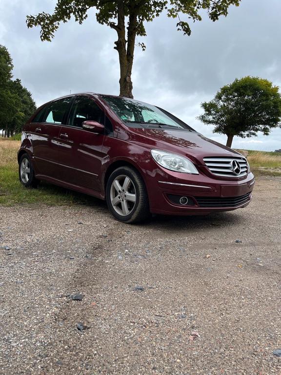 Mercedes-Benz B 200