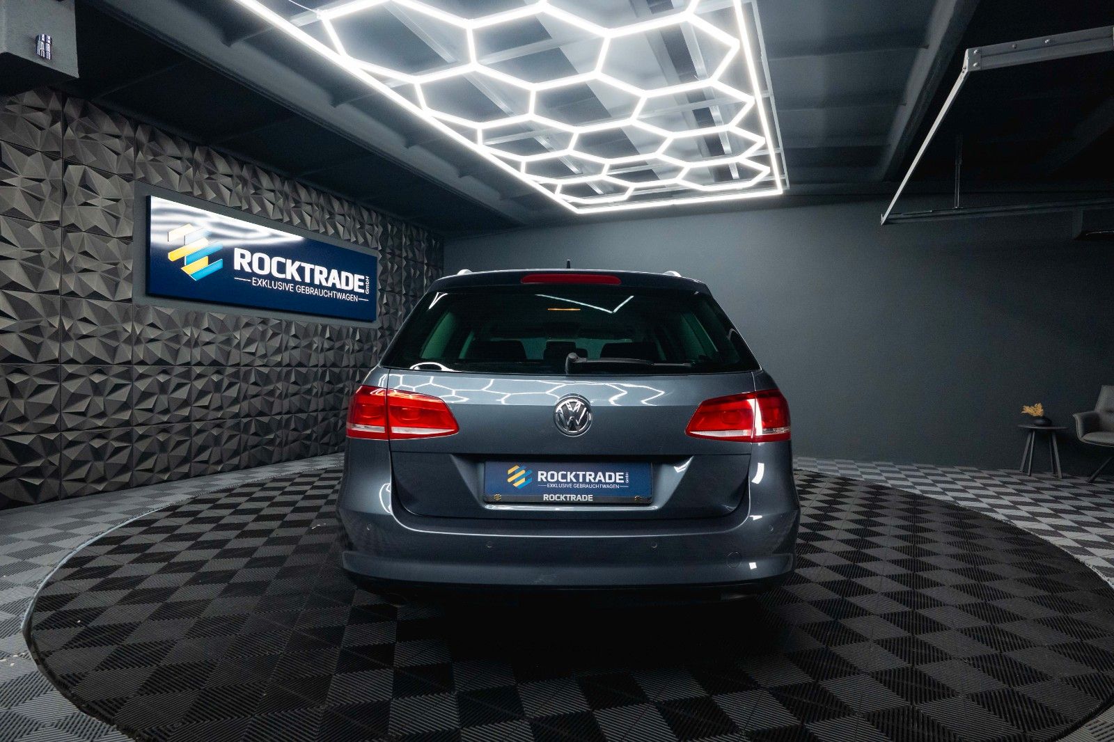 Fahrzeugabbildung Volkswagen Passat Variant 1.6 TDI Trendline BlueMotion TÜV