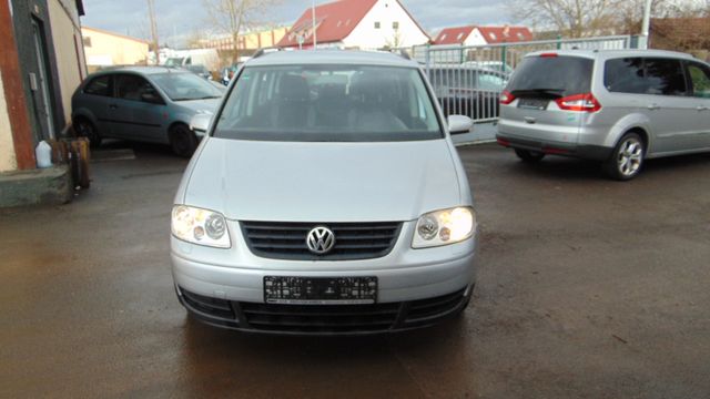 Volkswagen Touran 1.6 Basis