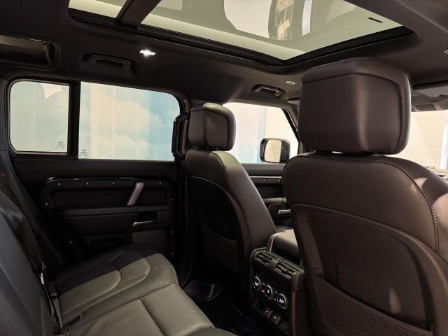 LAND-ROVER Defender 2023