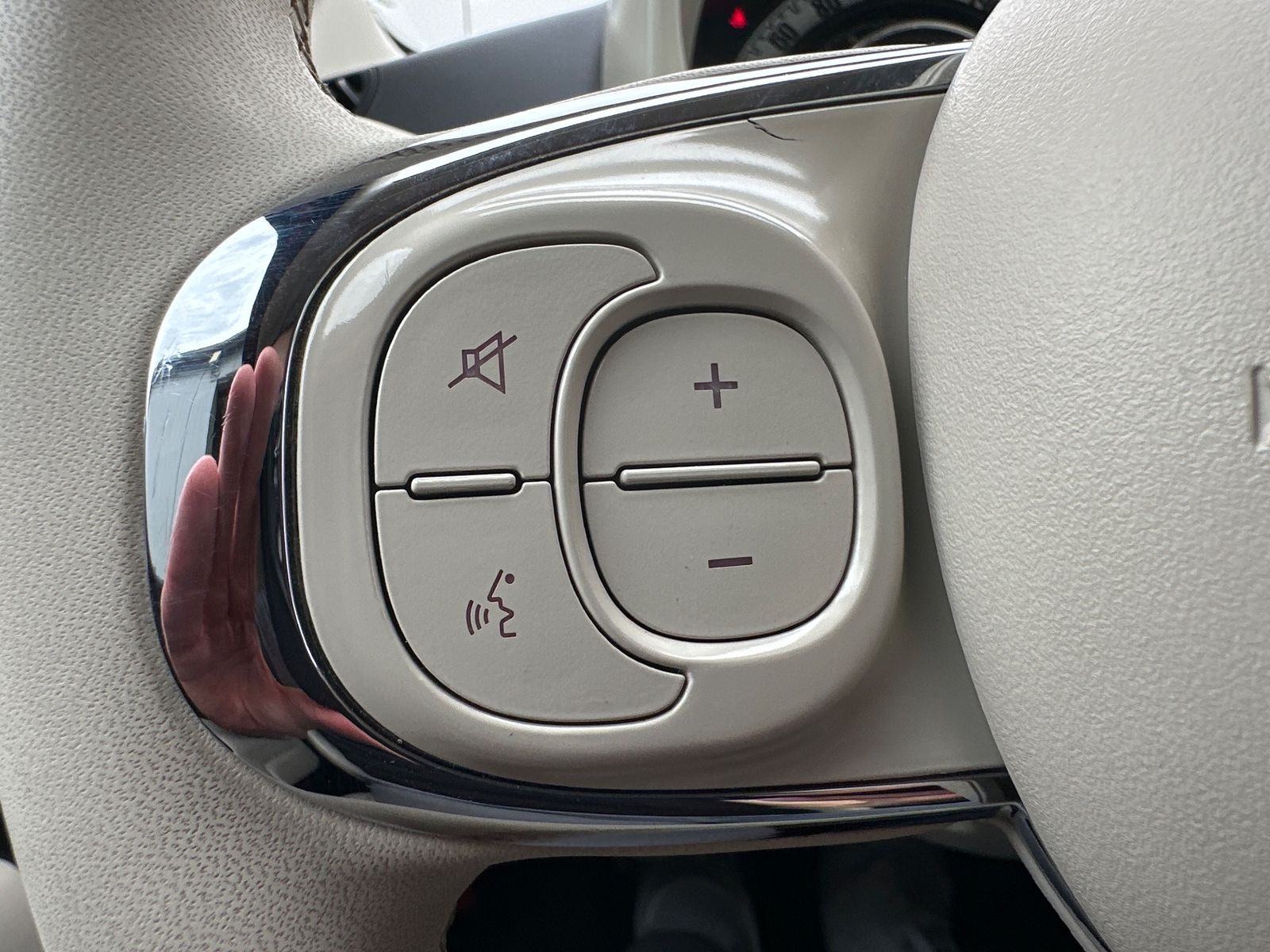 Fahrzeugabbildung Fiat 500C 1.0 GSE Mild-Hybrid Dolcevita CARPLAY