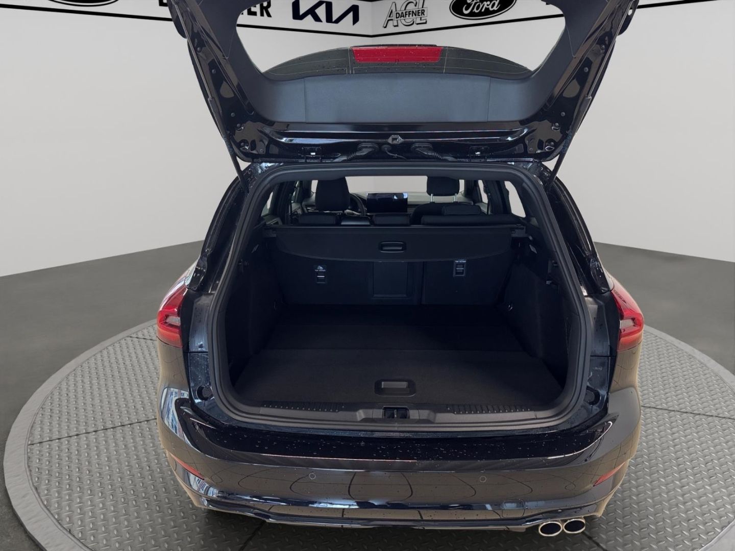 Fahrzeugabbildung Ford Focus Turnier ST-Line X 18 AHK Navi SpurhalteASS