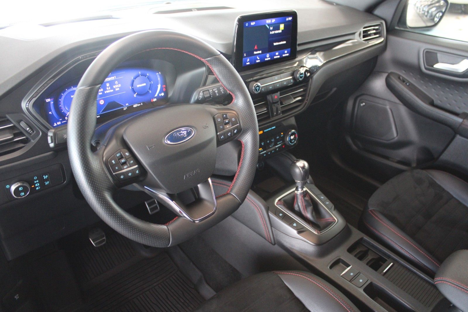 Fahrzeugabbildung Ford Kuga ST-Line X LED HUD Winter + Technologie Pak.