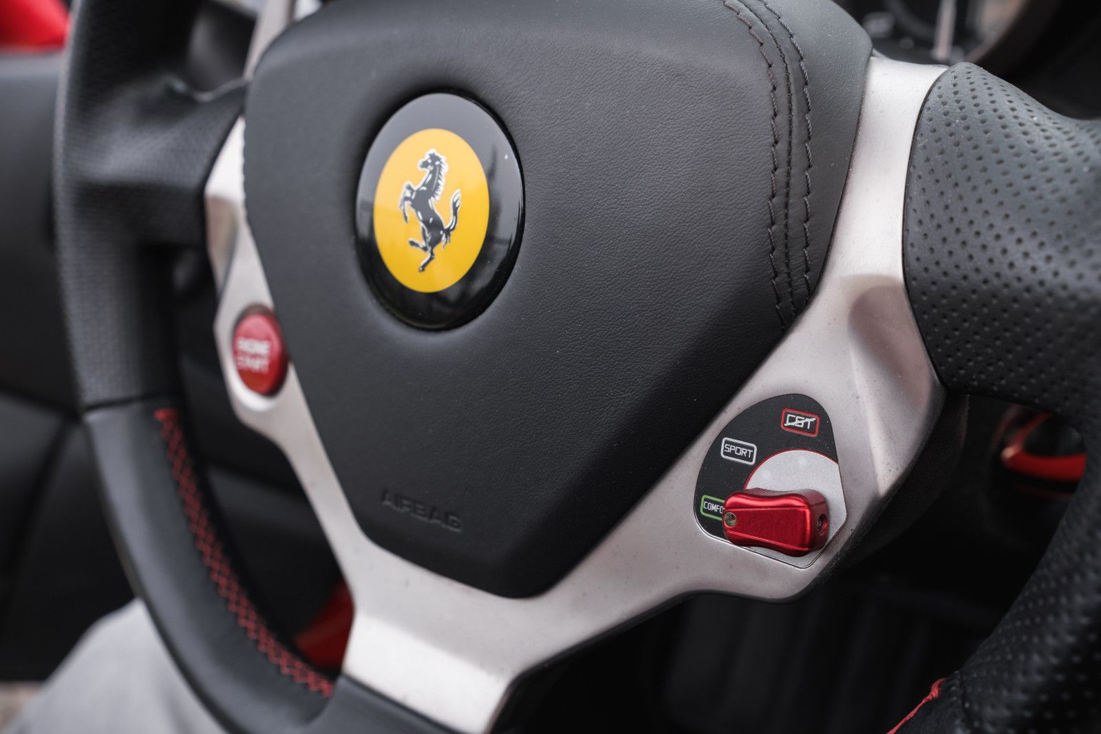 Fahrzeugabbildung Ferrari California-Scheckheft gepflegt-2.Hand