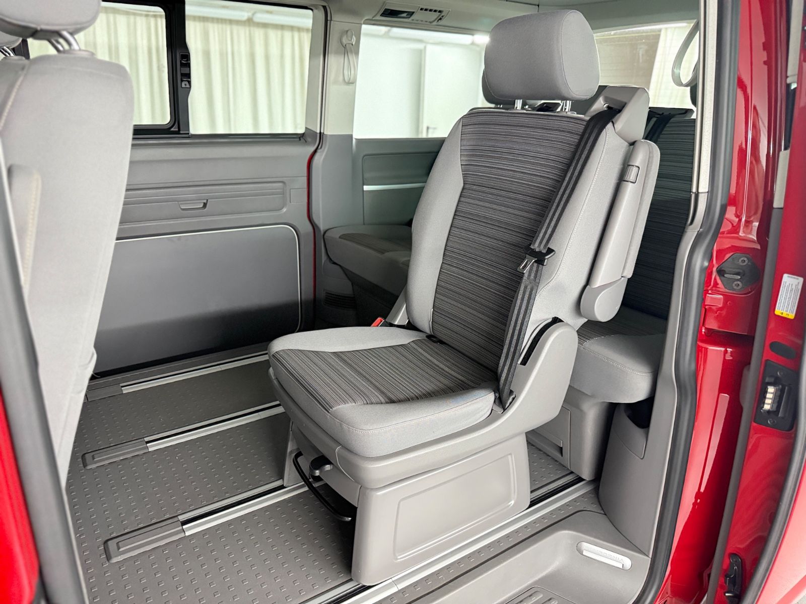 Volkswagen T6.1 California Beach Tour AHK Kamera Markise foto 14
