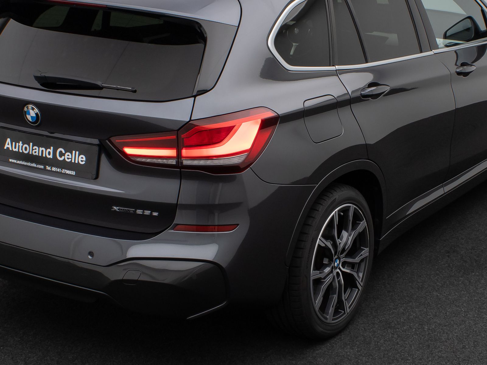 Fahrzeugabbildung BMW X1 xD25e M Sport Panorama Kamera HUD H/K Komfort