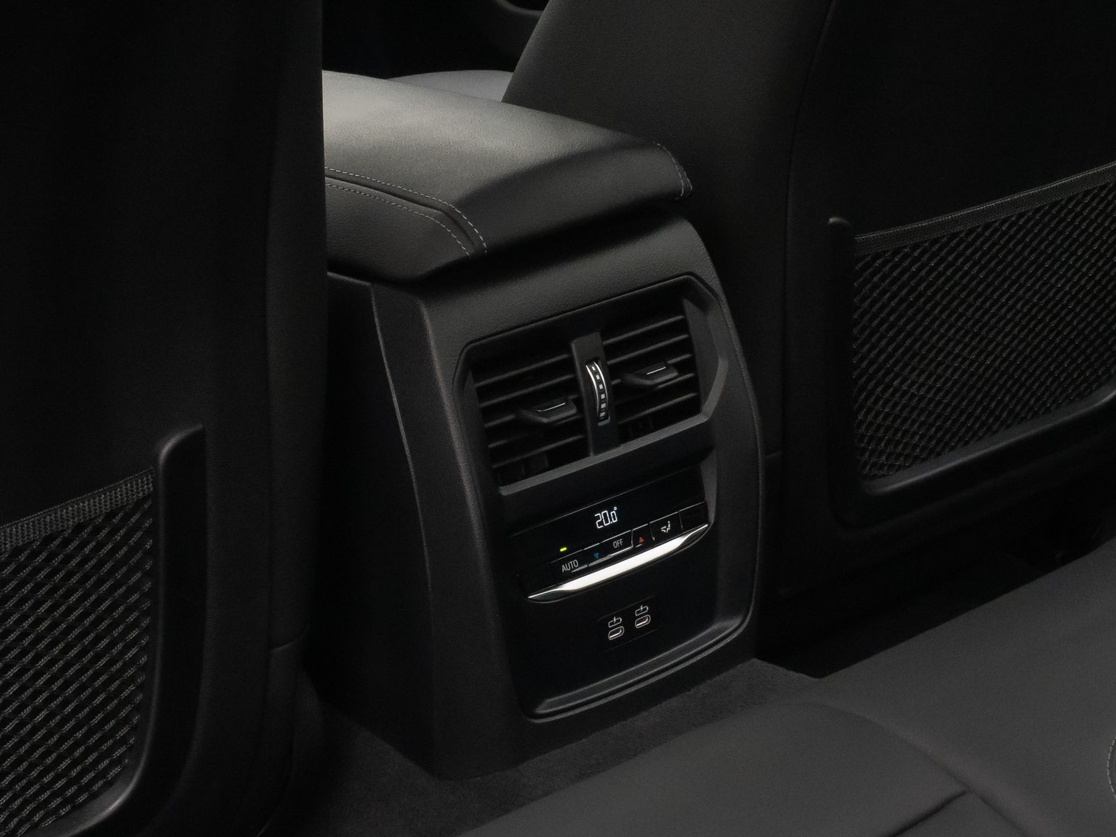 Fahrzeugabbildung BMW 330i GeschwindigReg DAB Komfort HiFi Leder 18Zol