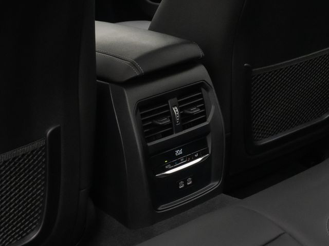 BMW 330, 2022 — 27