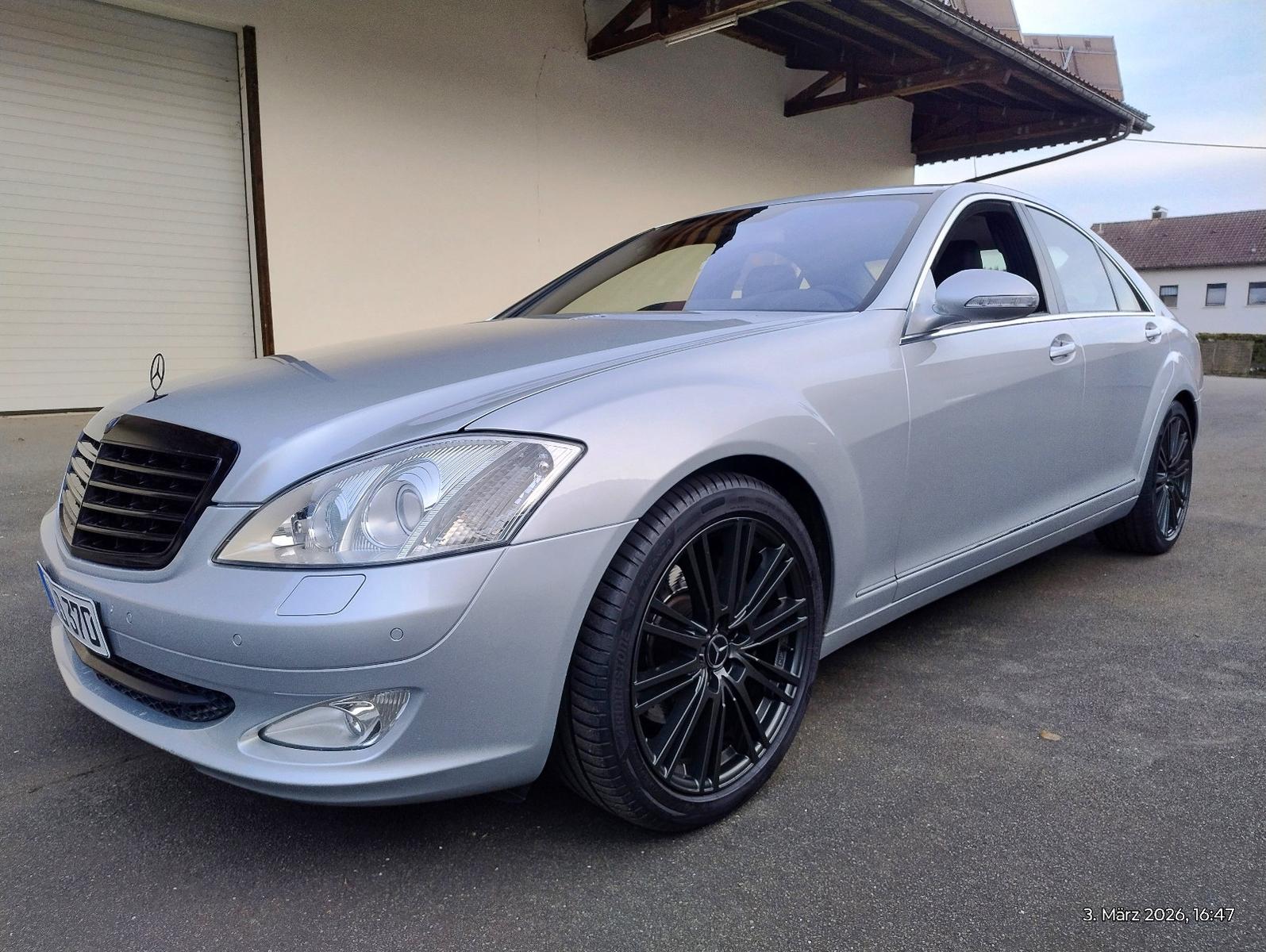 Mercedes-Benz W221 S350*19ZOLL* SCHECKHEFT