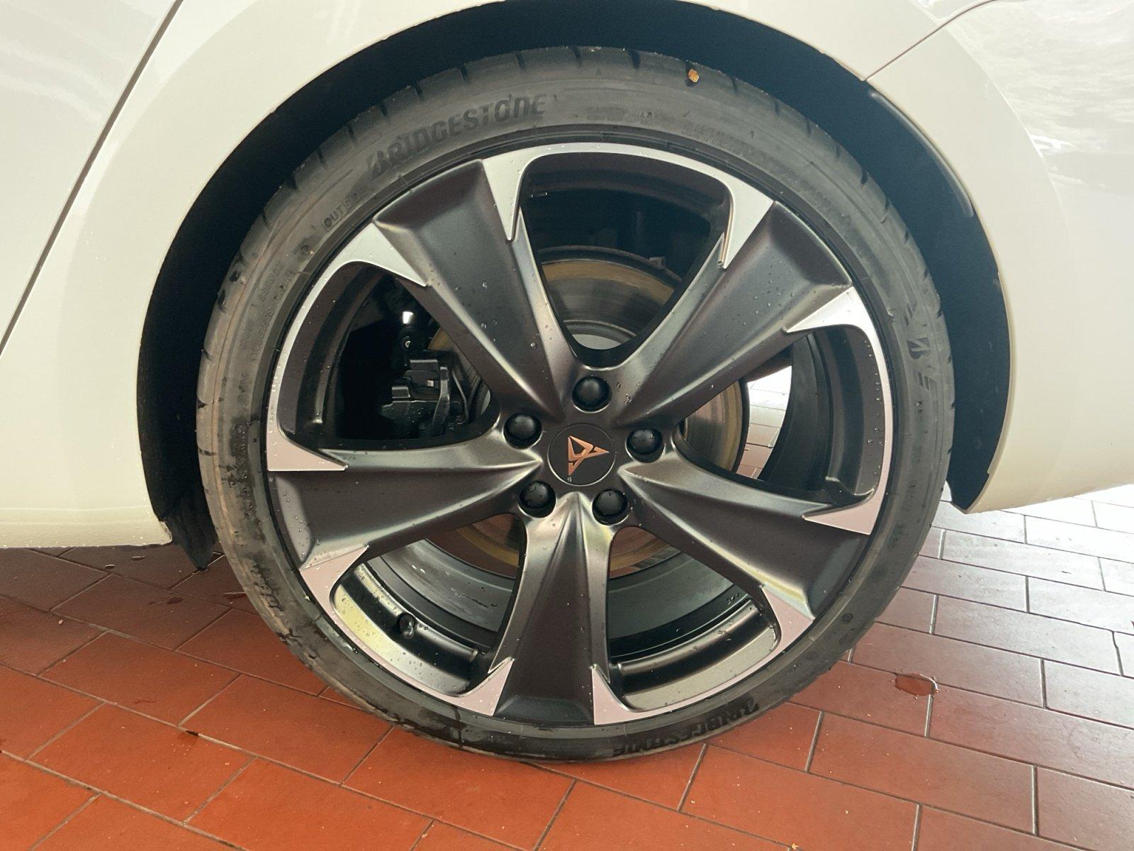 Cupra Leon Sportstourer 2.0 TSI 4Drive VZ LED + LM 19