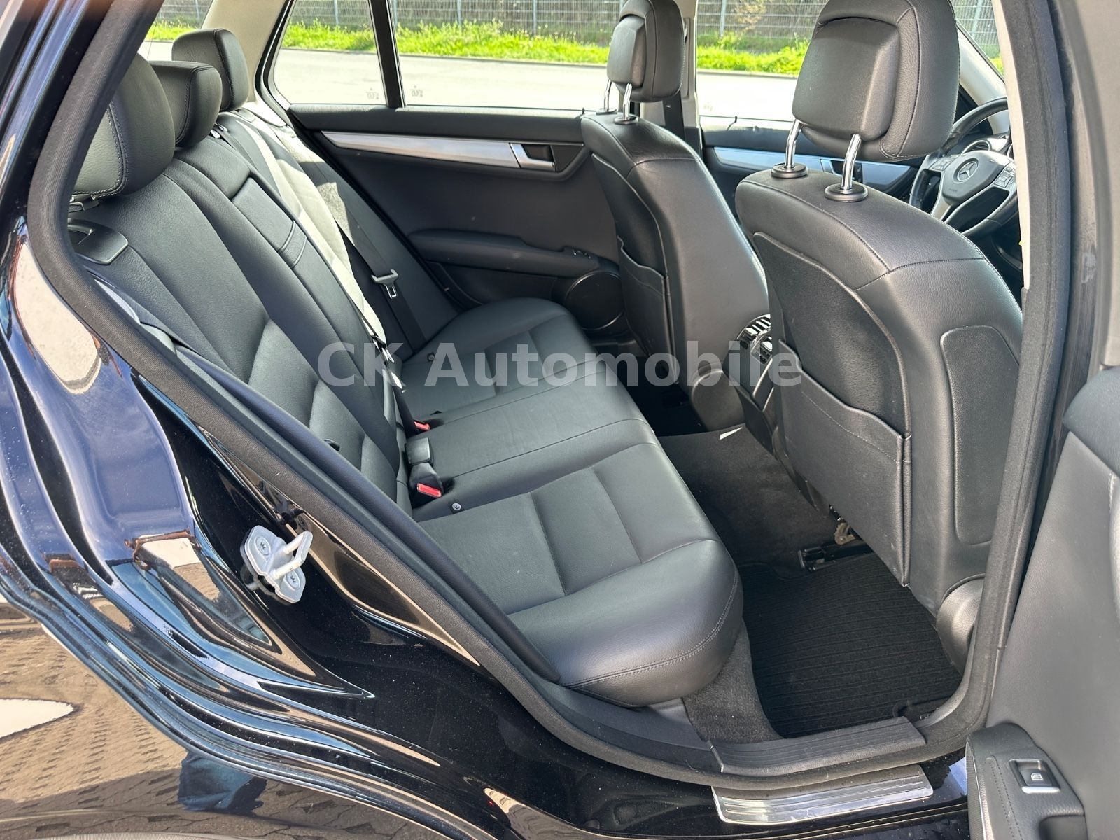 Fahrzeugabbildung Mercedes-Benz C 350 CDI T-Modell Avantgarde/Navi/Bi-Xenon/Kam.
