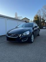 Volvo V60 D5 215PS 75.000km - gebrauchte Volvo V60 aus dem Jahr 2011