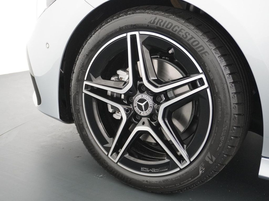 Mercedes-Benz CLA 180 Shooting Brake Star Edition AMG Line | P