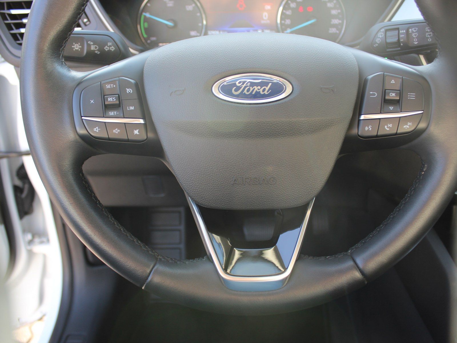 Fahrzeugabbildung Ford Kuga Plug-In Hybrid Cool & Connect