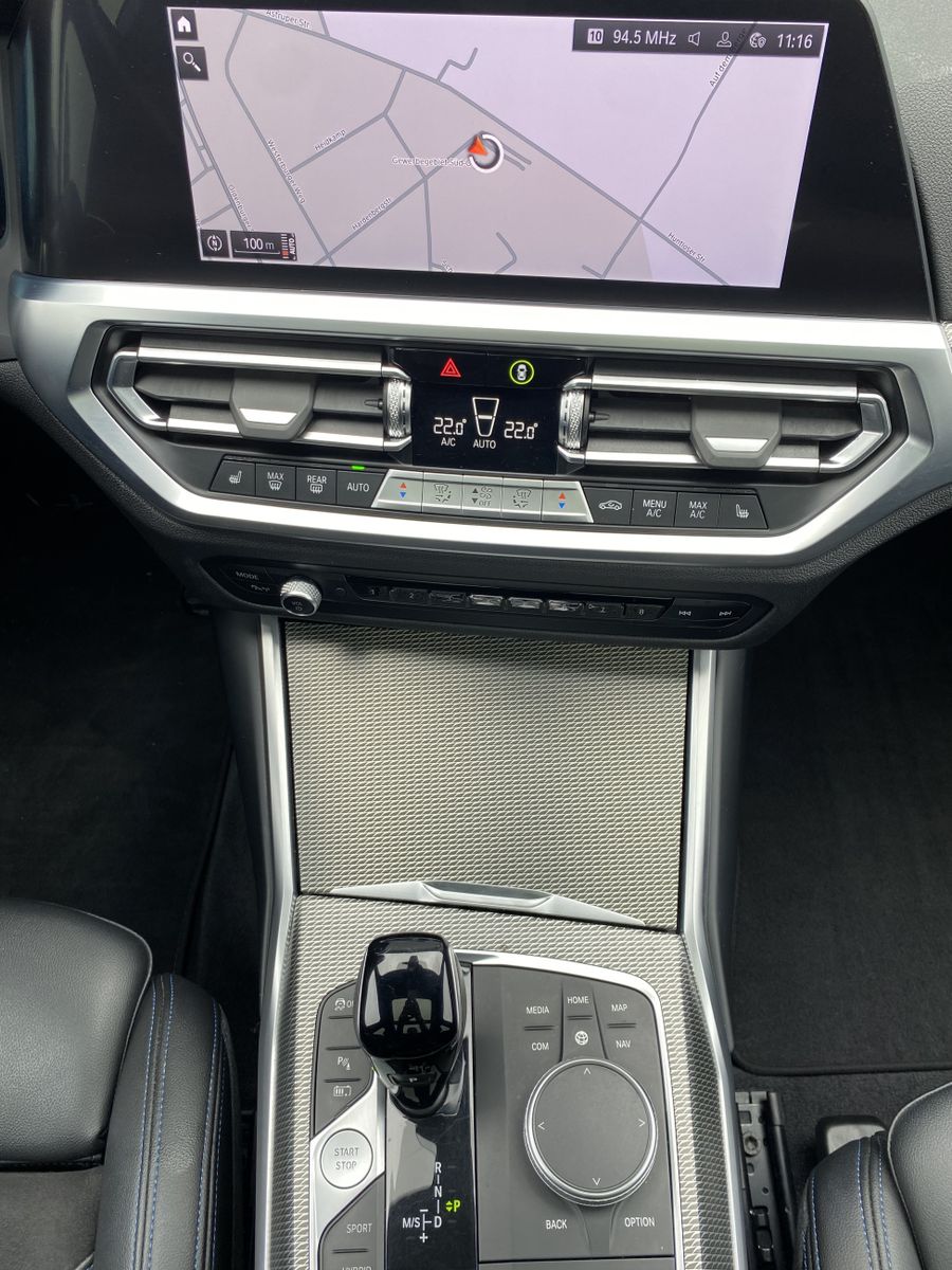 Fahrzeugabbildung BMW 330e Touring M-Sport NAV+LED+AHK+HEAD-UP+PANO+PP