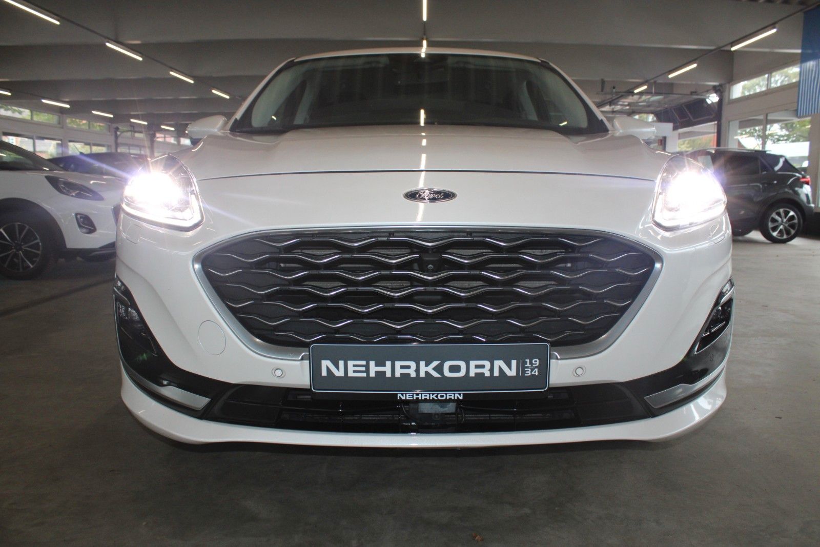 Fahrzeugabbildung Ford Kuga Vignale Aut. AWD LED AHK HUD 2xCAM B&O uvm.