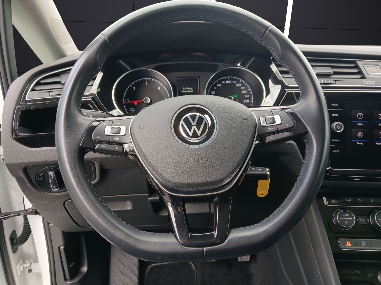 Fahrzeugabbildung Volkswagen Touran 2.0 TDI Highline DSG AHK Pano Kamera
