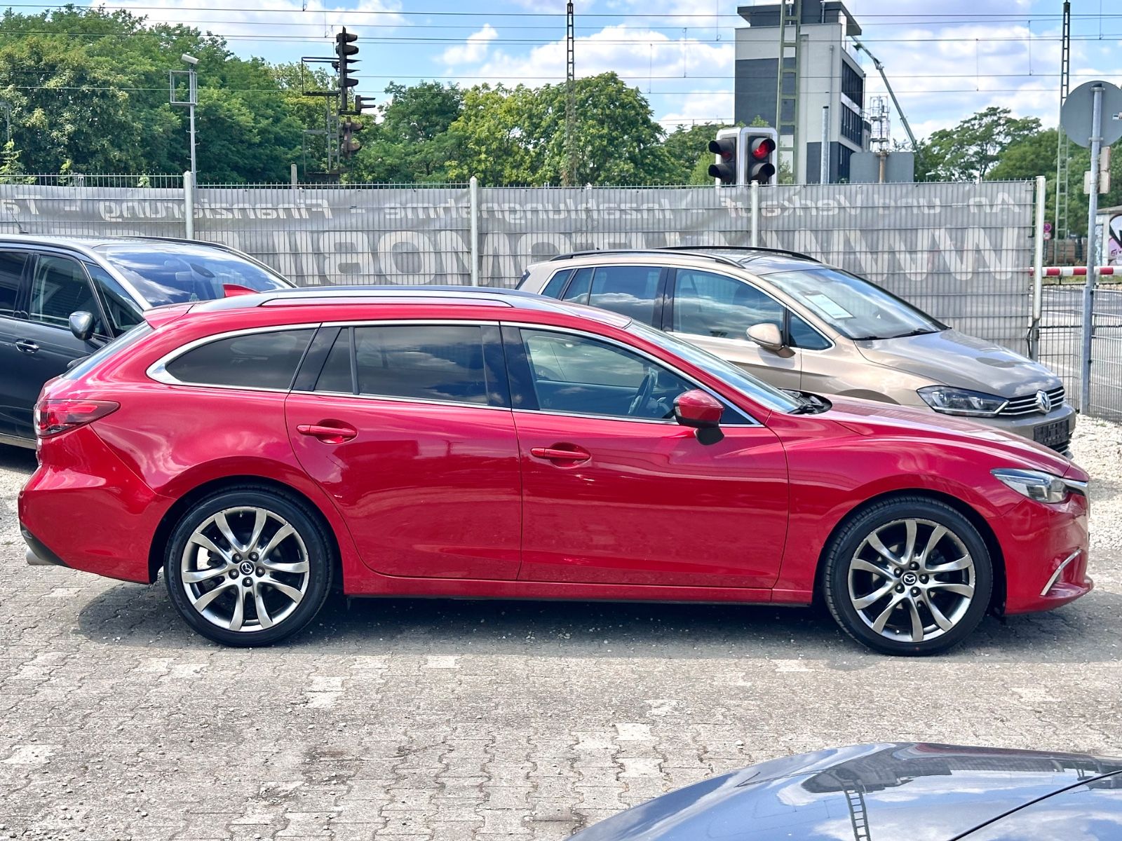 Fahrzeugabbildung Mazda 6 KOMBI SPORTS-LINE AWD ALLRAD*HEAD-UP*