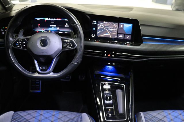 Fahrzeugabbildung Volkswagen Golf VIII Lim. R 4Motion|MATRIX|H/K|DCC|AMBIENTE