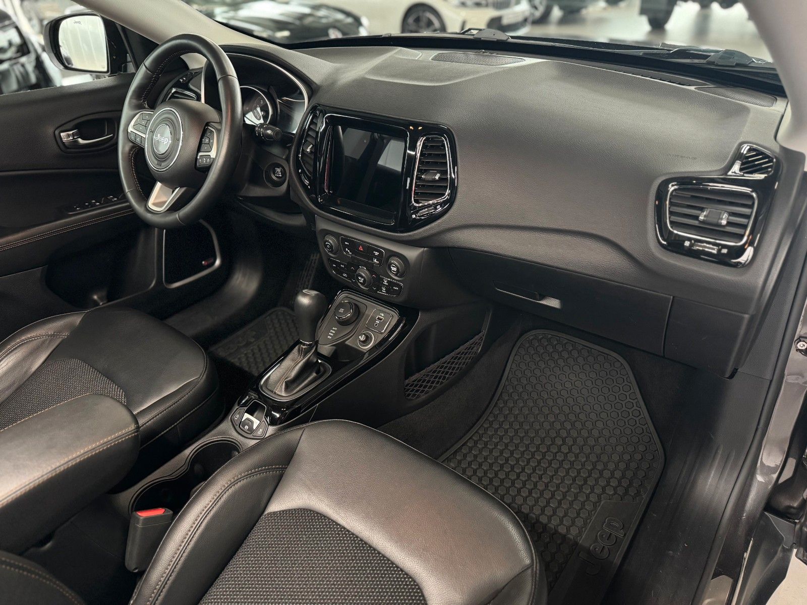 Fahrzeugabbildung Jeep Compass 1.4T Limited 4WD "Premium- + Sicht-Paket