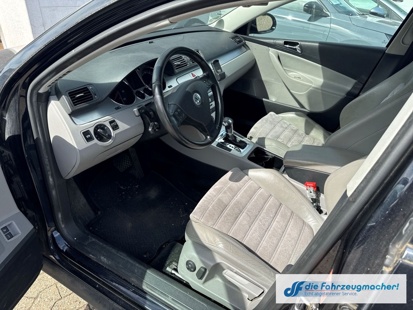 Fahrzeugabbildung Volkswagen Passat Variant Highline Navi Leder *EXPORT