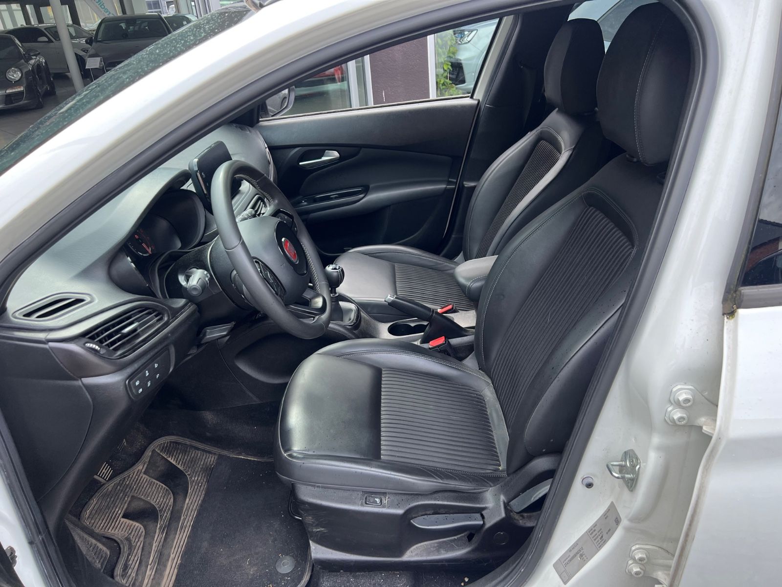 Fahrzeugabbildung Fiat Tipo S-Design