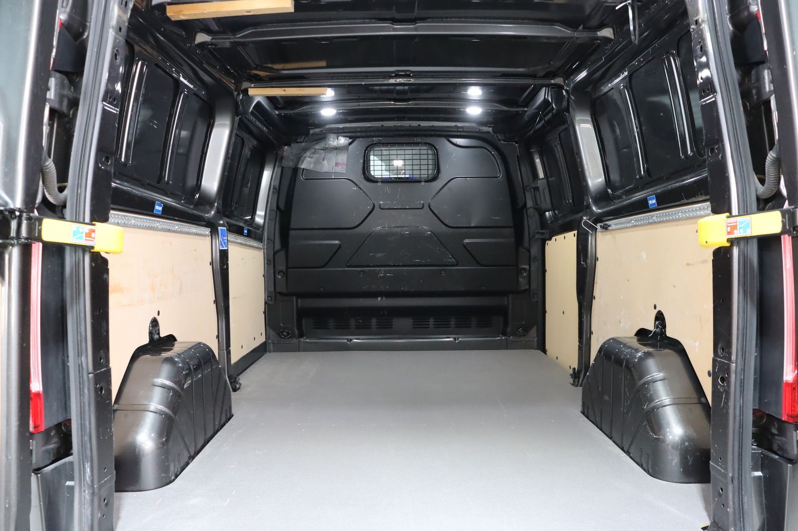 Fahrzeugabbildung Ford Transit Custom Kasten * L2 * Lang * AHK * PDC